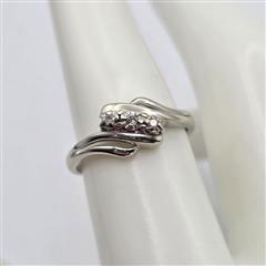 10K White Gold Round Natural Diamond Three-Stone Bypass Over Under Ring Size 7